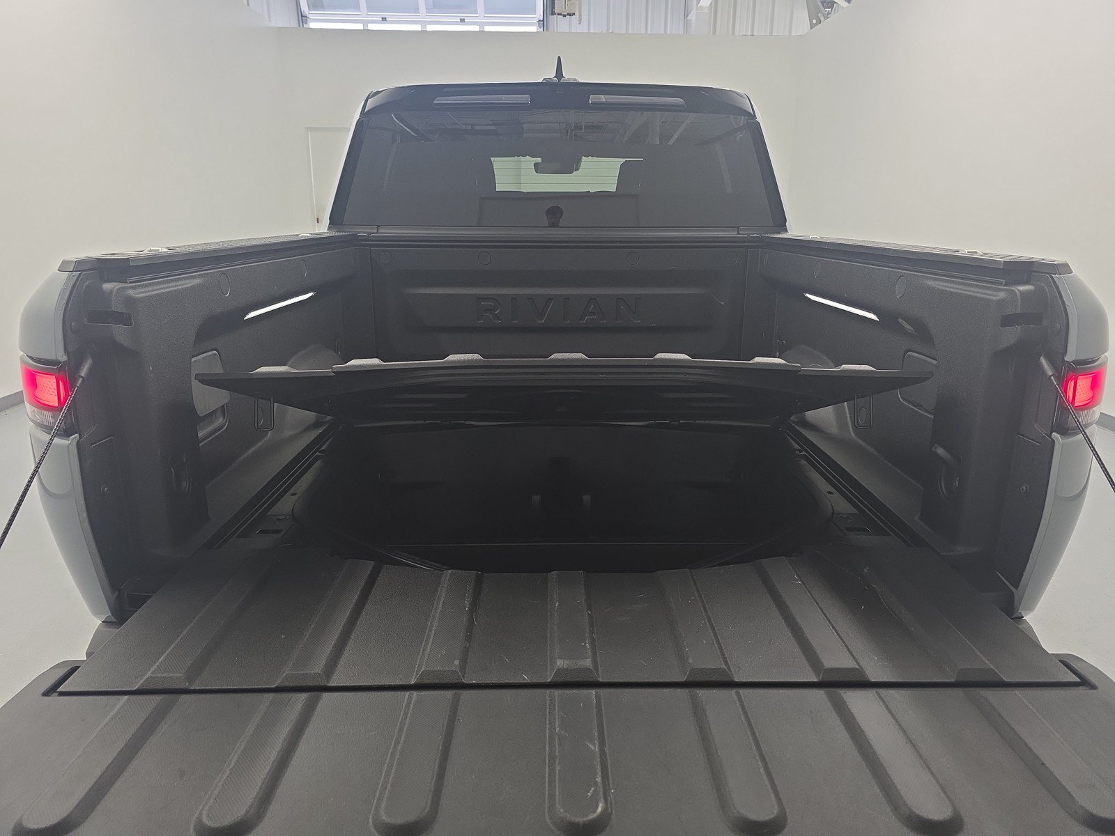 Used 2024 Rivian R1T Adventure AWD/4WD image 15
