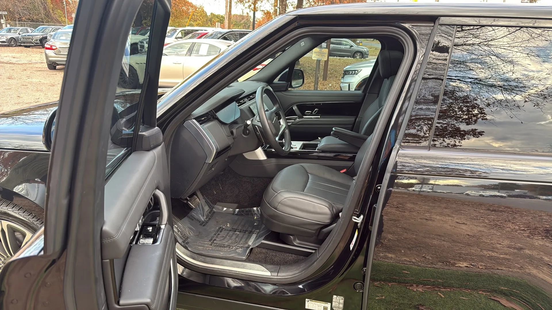 Used 2024 Land Rover Range Rover SE image 23