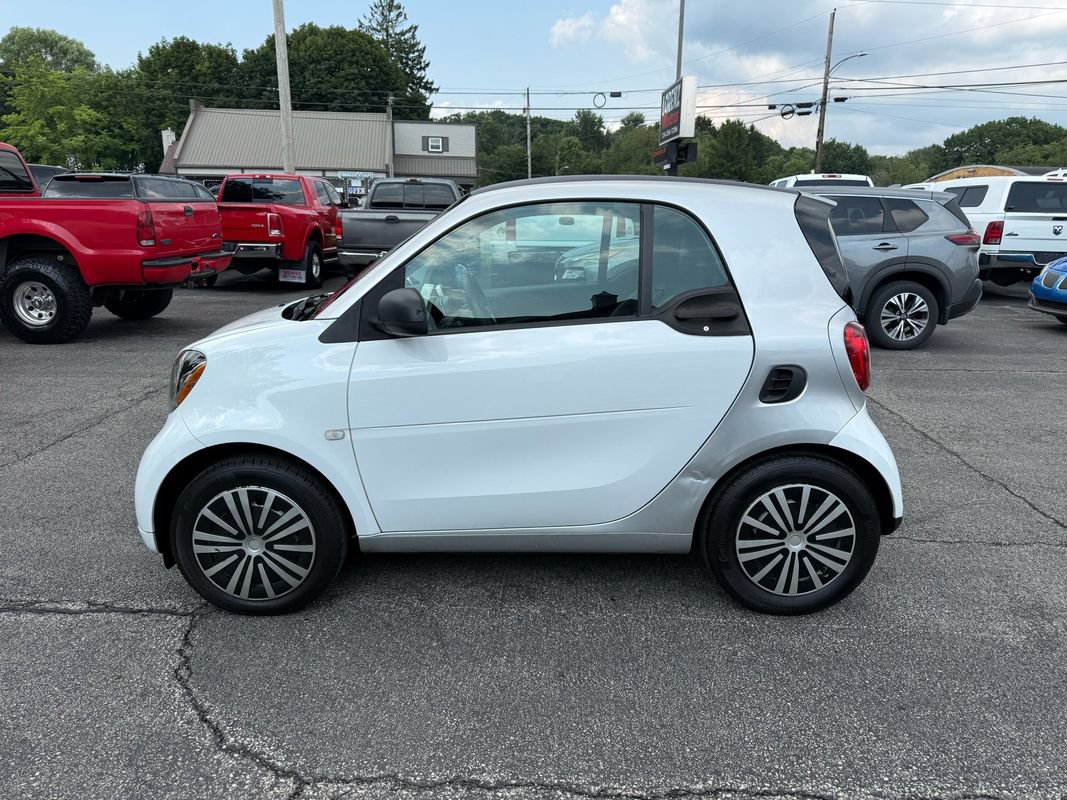 Used 2016 smart fortwo pure RWD image 5