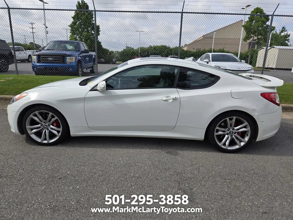 Used 2012 Hyundai Genesis 3.8 RWD image 2