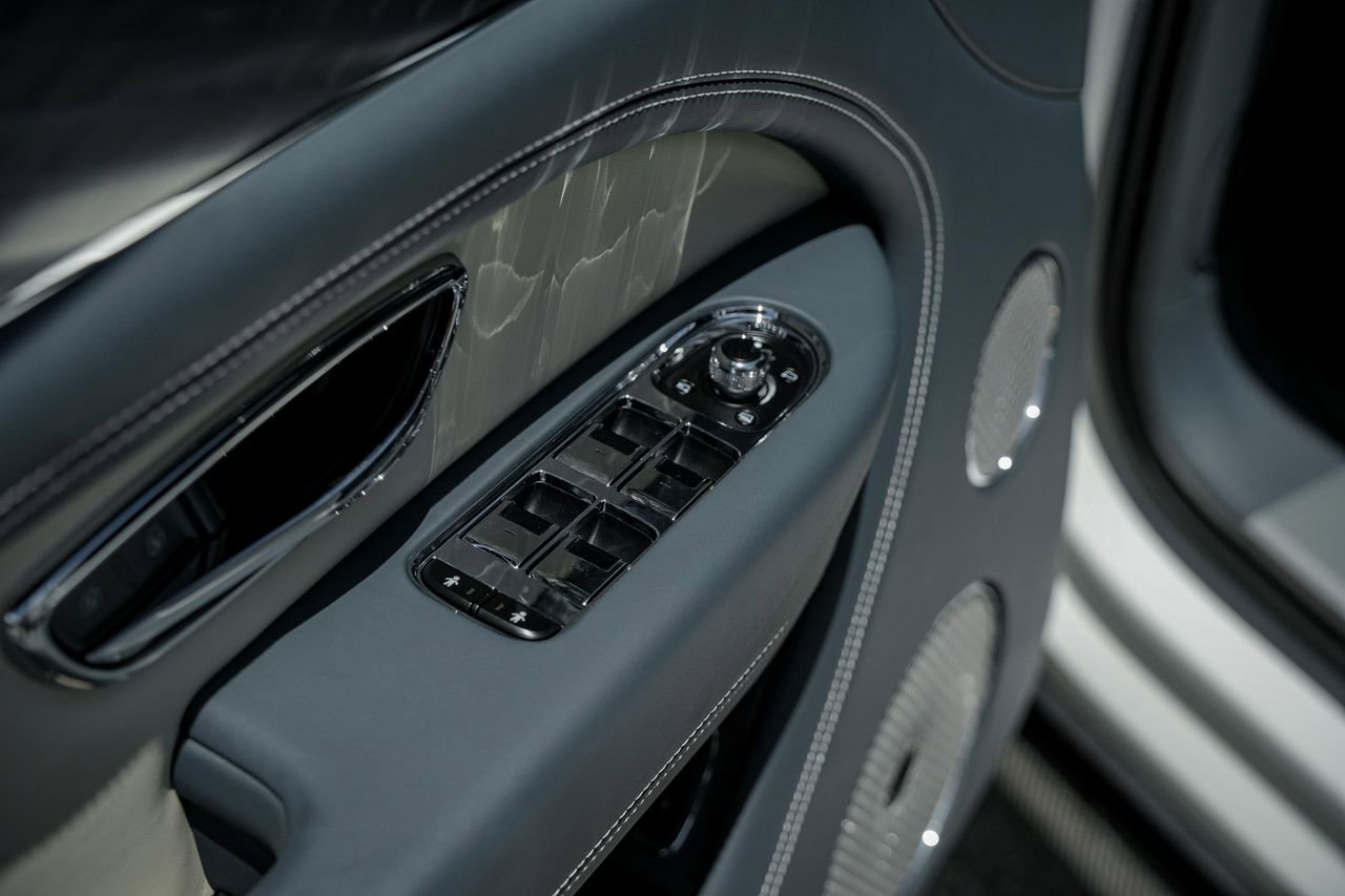 New 2025 Bentley Bentayga AWD/4WD image 32