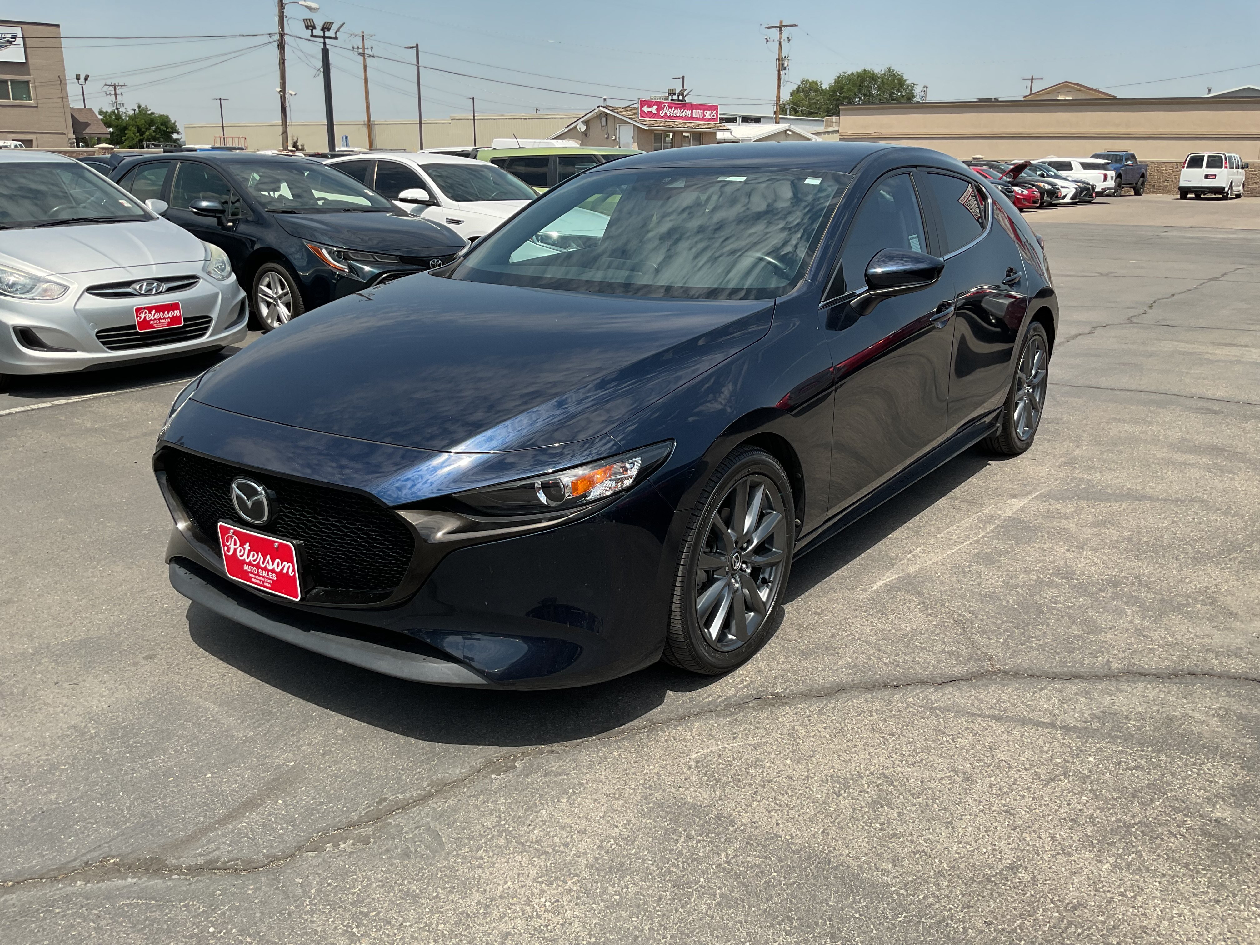 Used 2019 MAZDA MAZDA3 Hatchback FWD image 2