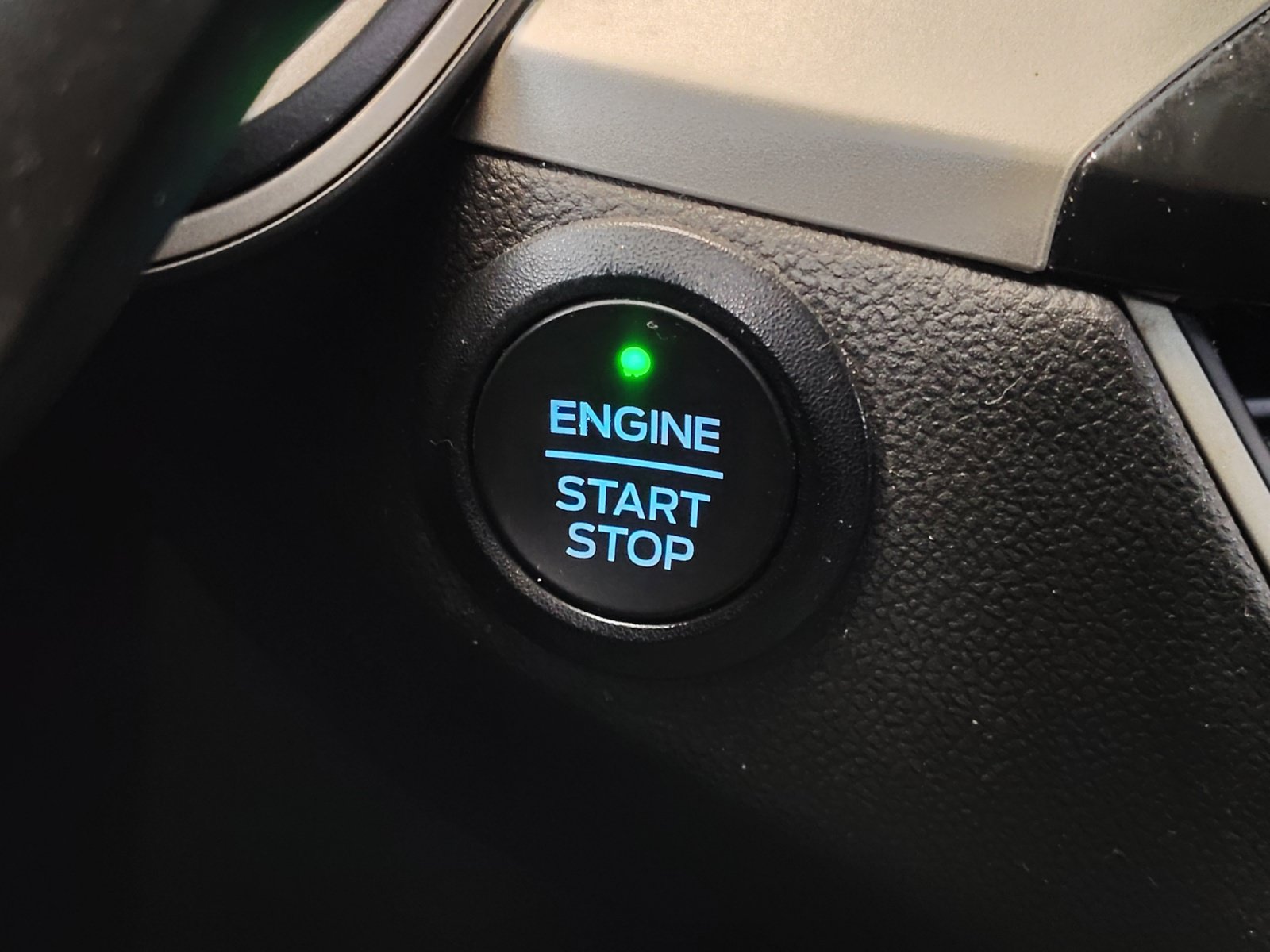 Used 2022 Ford Escape SE w/ SE Sport Appearance Package FWD image 31