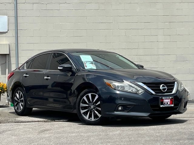 Used 2017 Nissan Altima 2.5 SL w/ 2.5 Technology Package