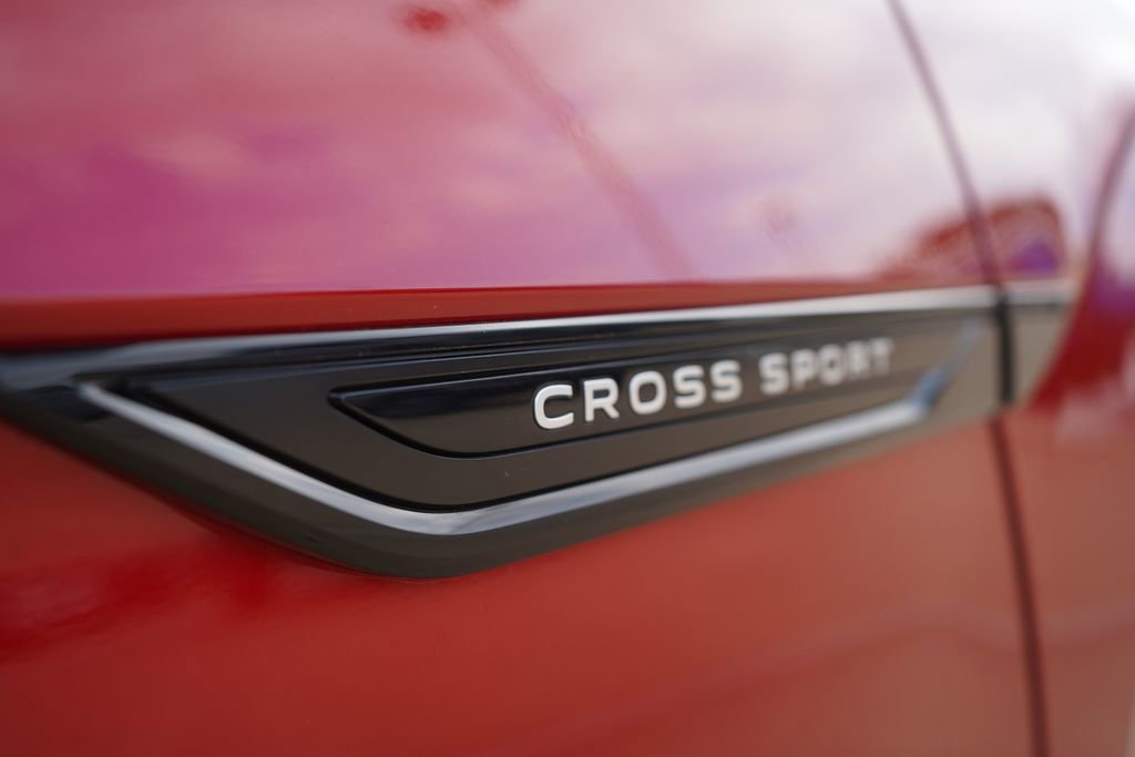 Used 2025 Volkswagen Atlas Cross Sport SEL R-Line image 7