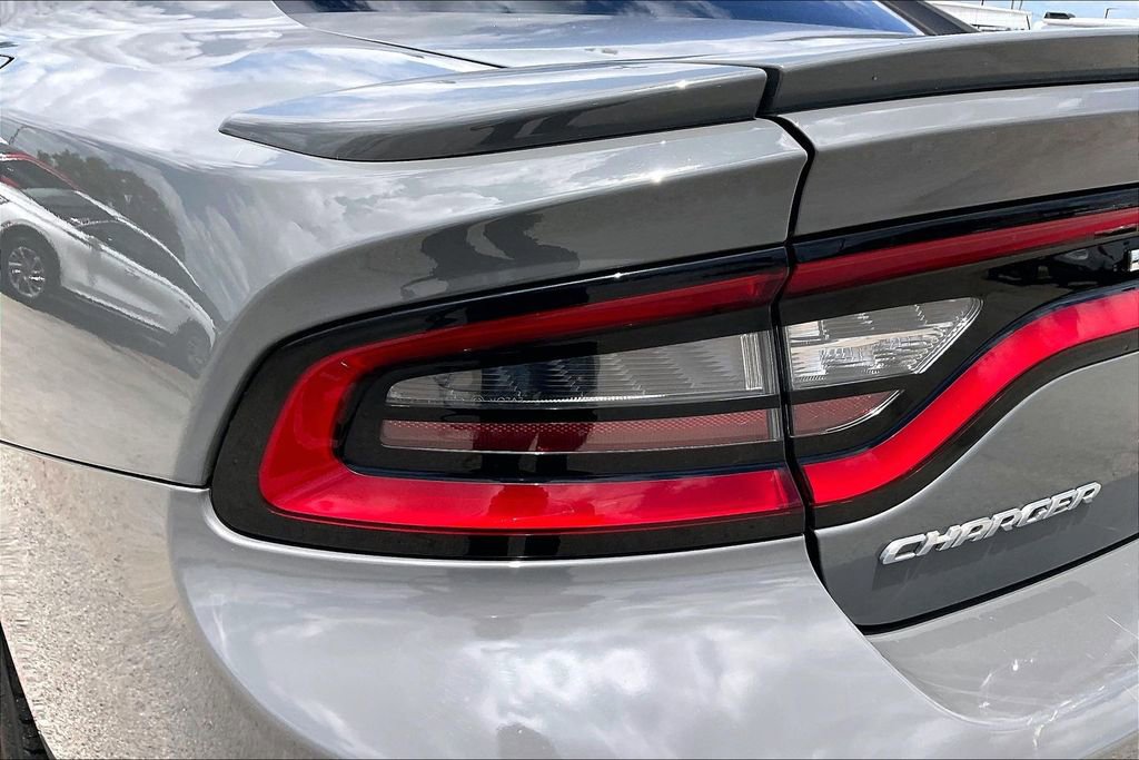 Used 2018 Dodge Charger R/T w/ Plus Group RWD image 19