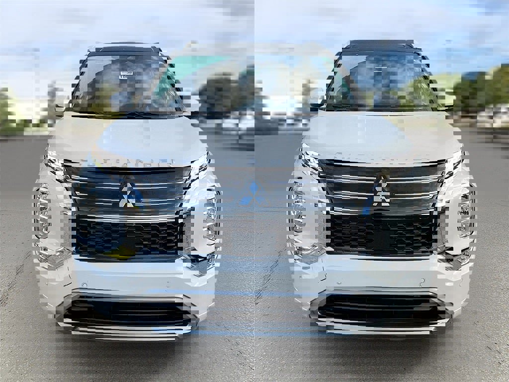 New 2025 Mitsubishi Outlander SEL image 2