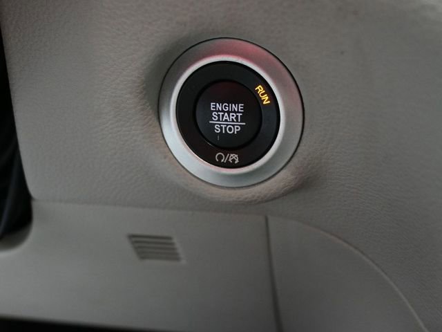 Used 2023 Chrysler Pacifica Limited FWD image 33