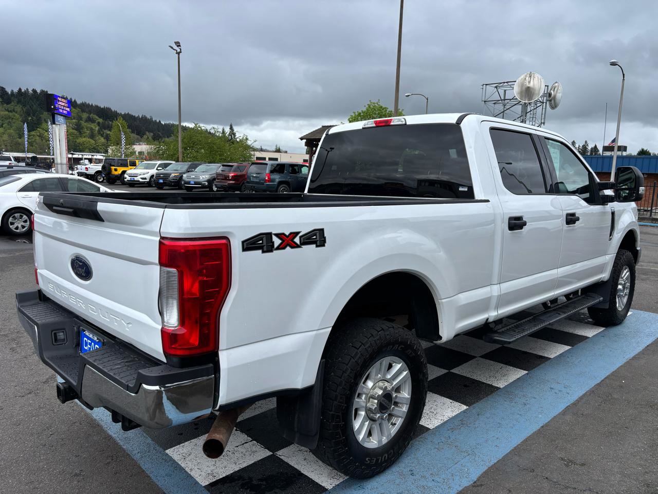 Used 2019 Ford F350 XLT w/ Camper Package AWD/4WD image 6
