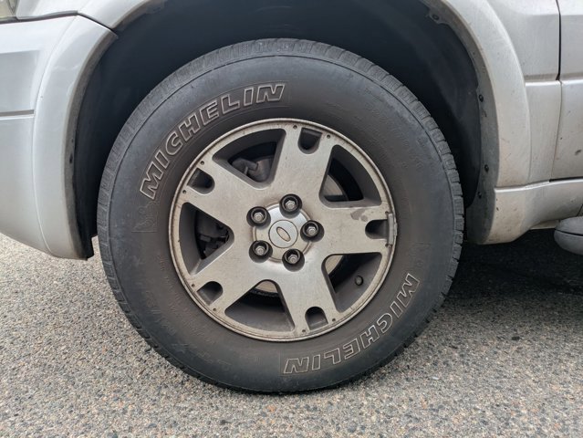 Used 2005 Ford Escape Limited AWD/4WD image 16