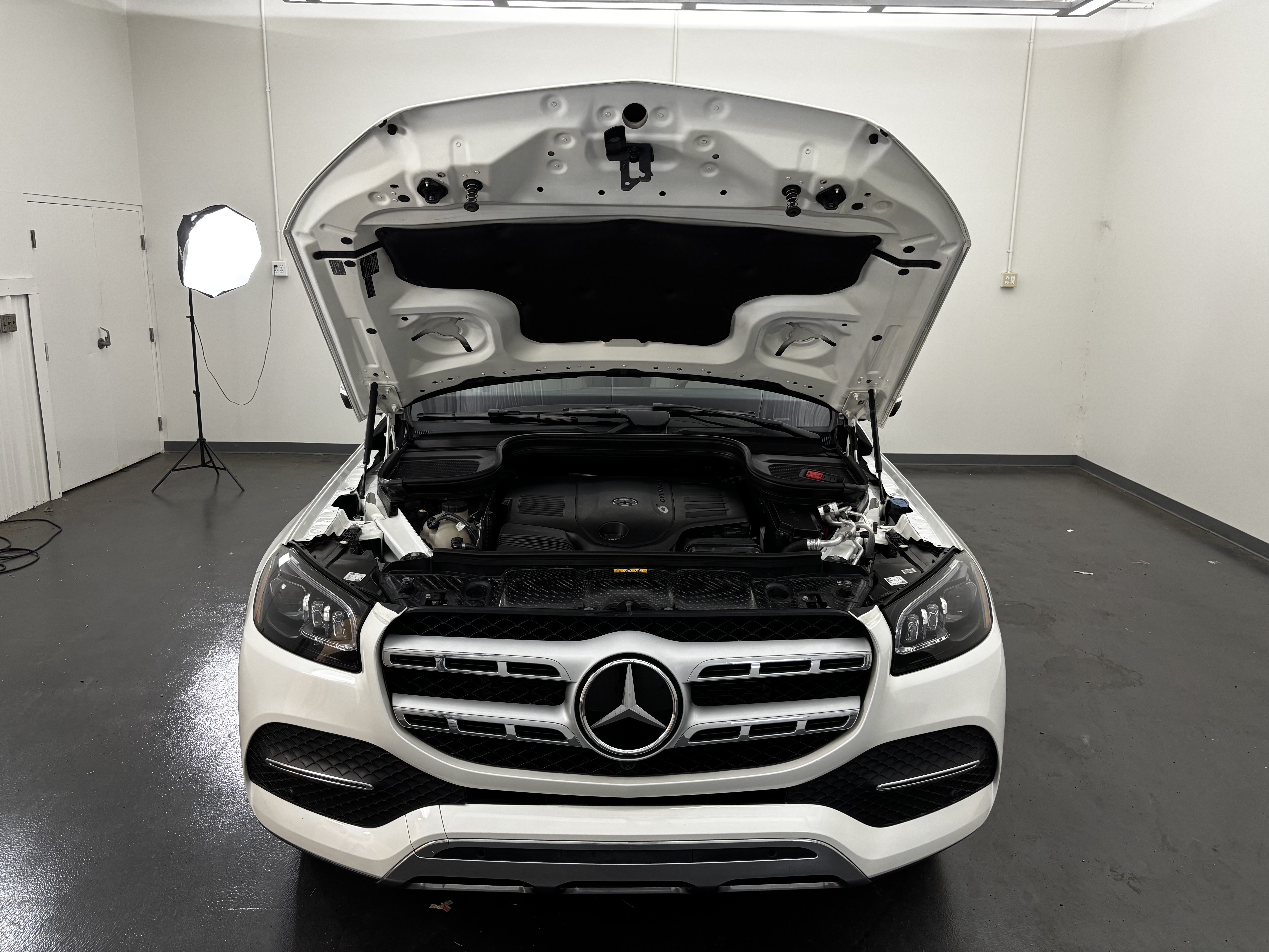 Used 2021 Mercedes-Benz GLS 450 4MATIC image 3