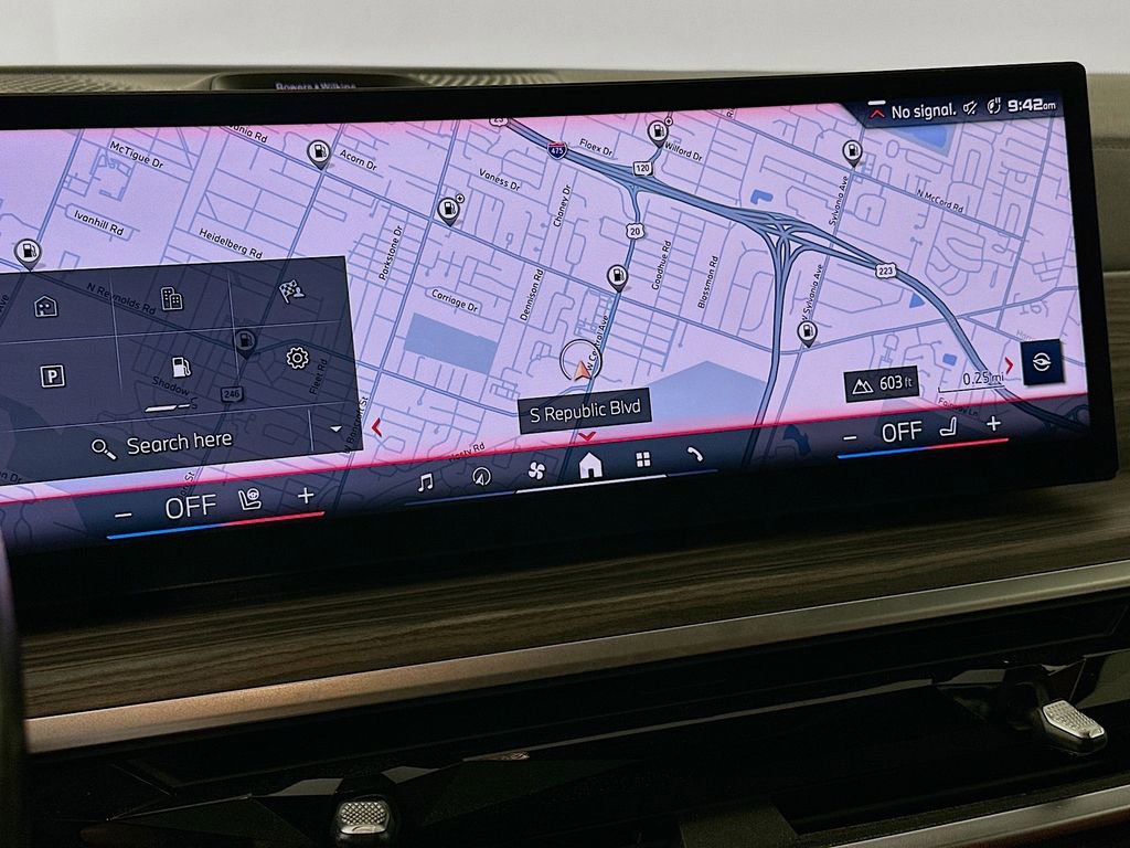 Used 2024 BMW X7 M60i image 17