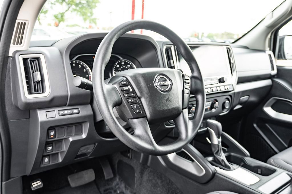 Used 2025 Nissan Frontier SV RWD image 15