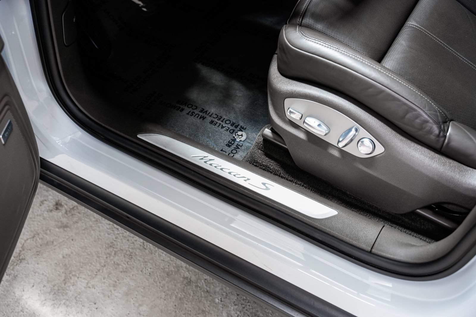 Used 2024 Porsche Macan S AWD/4WD image 23