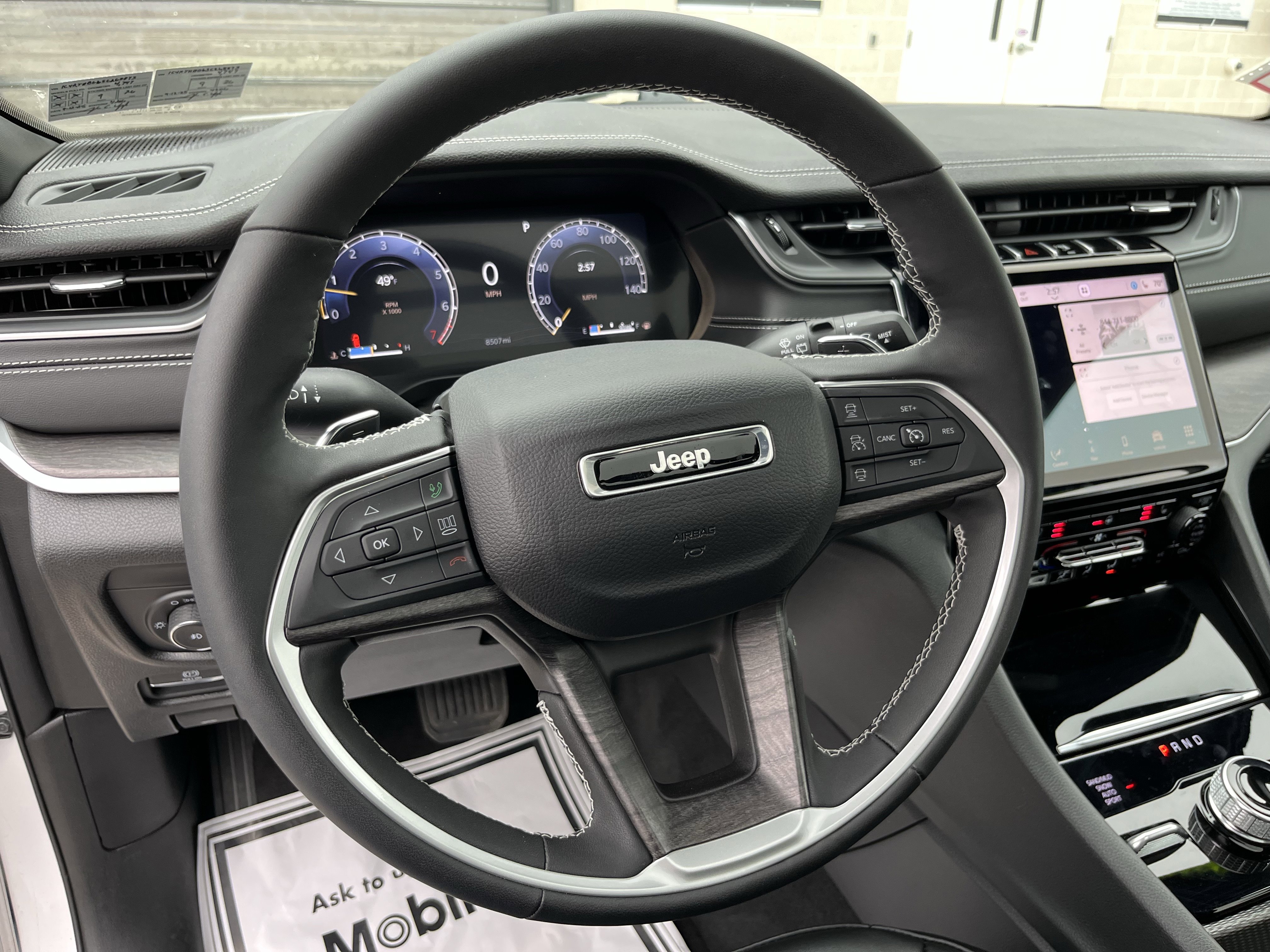 Used 2025 Jeep Grand Cherokee Limited image 21