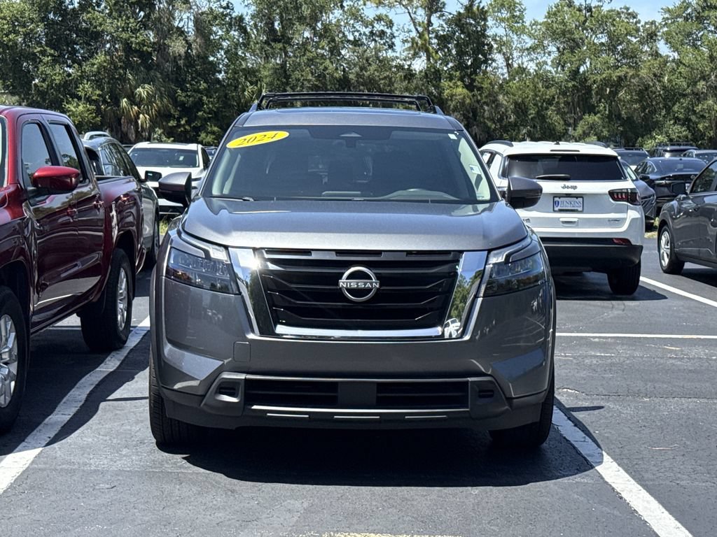 Certified 2024 Nissan Pathfinder SV w/ SV Premium Package FWD image 3