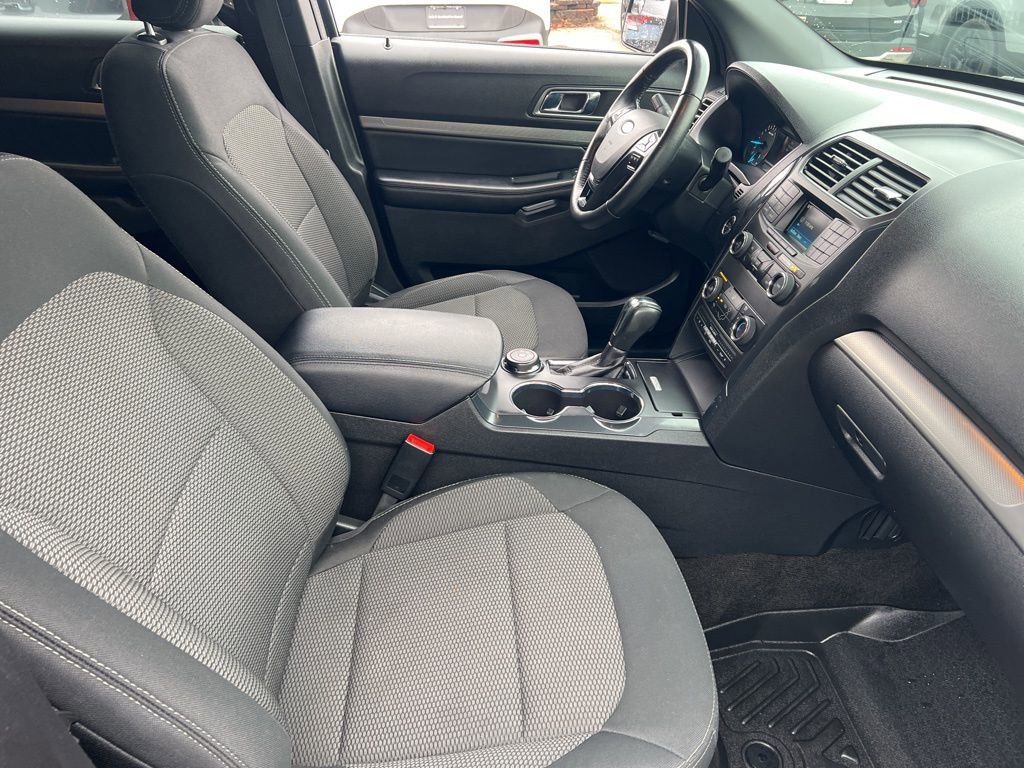 Used 2018 Ford Explorer XLT image 20