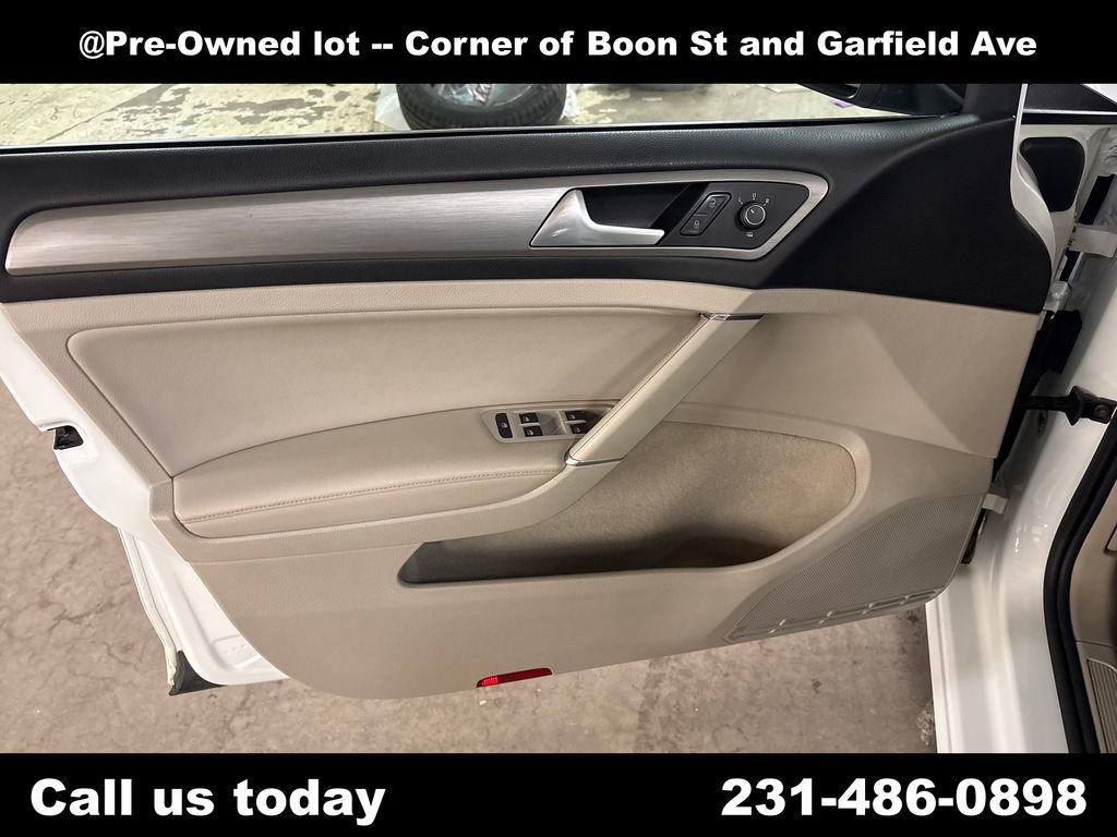 Used 2016 Volkswagen Golf S FWD image 14