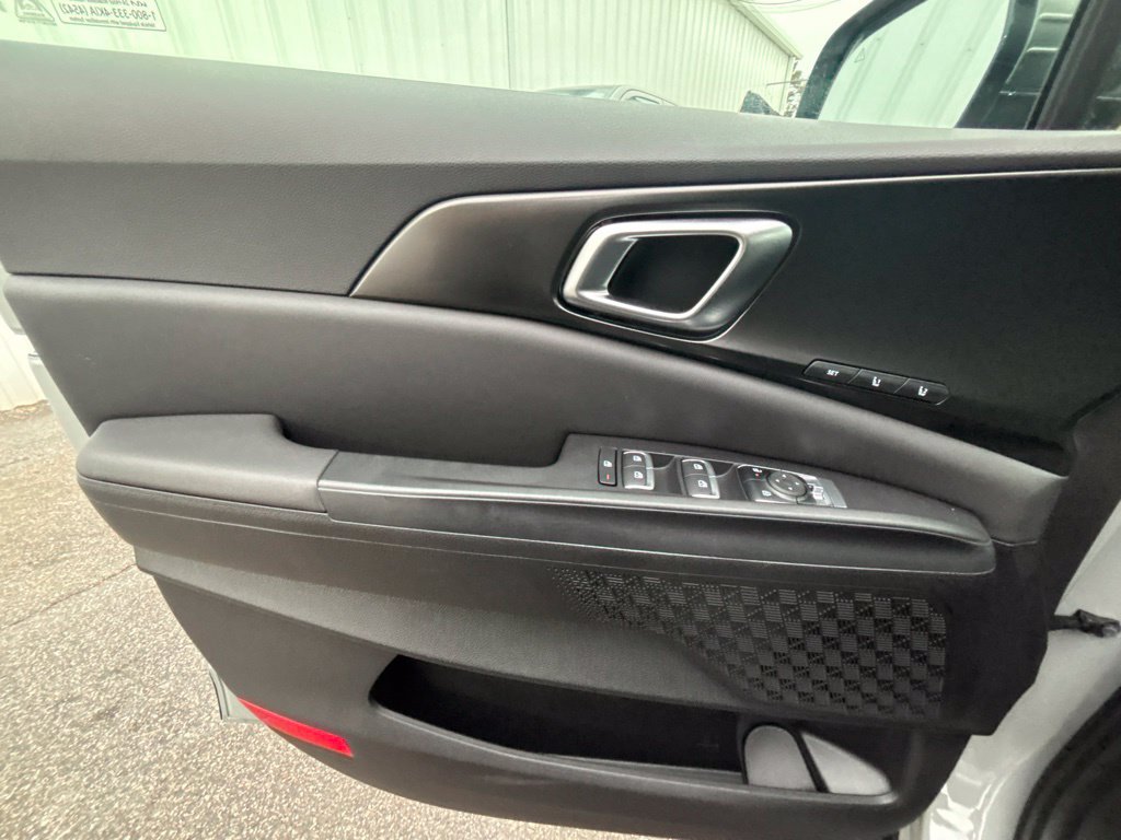 Certified 2026 Kia Carnival SX FWD image 11