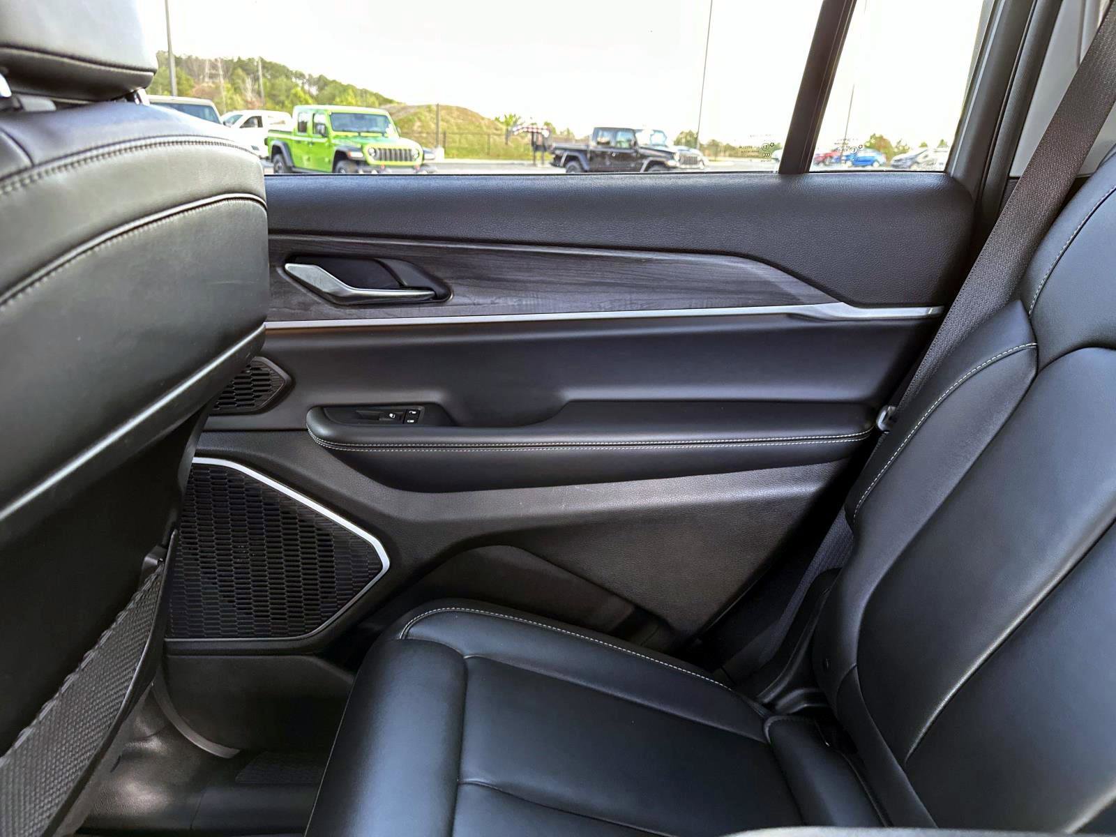 Used 2022 Jeep Grand Cherokee L Limited image 16