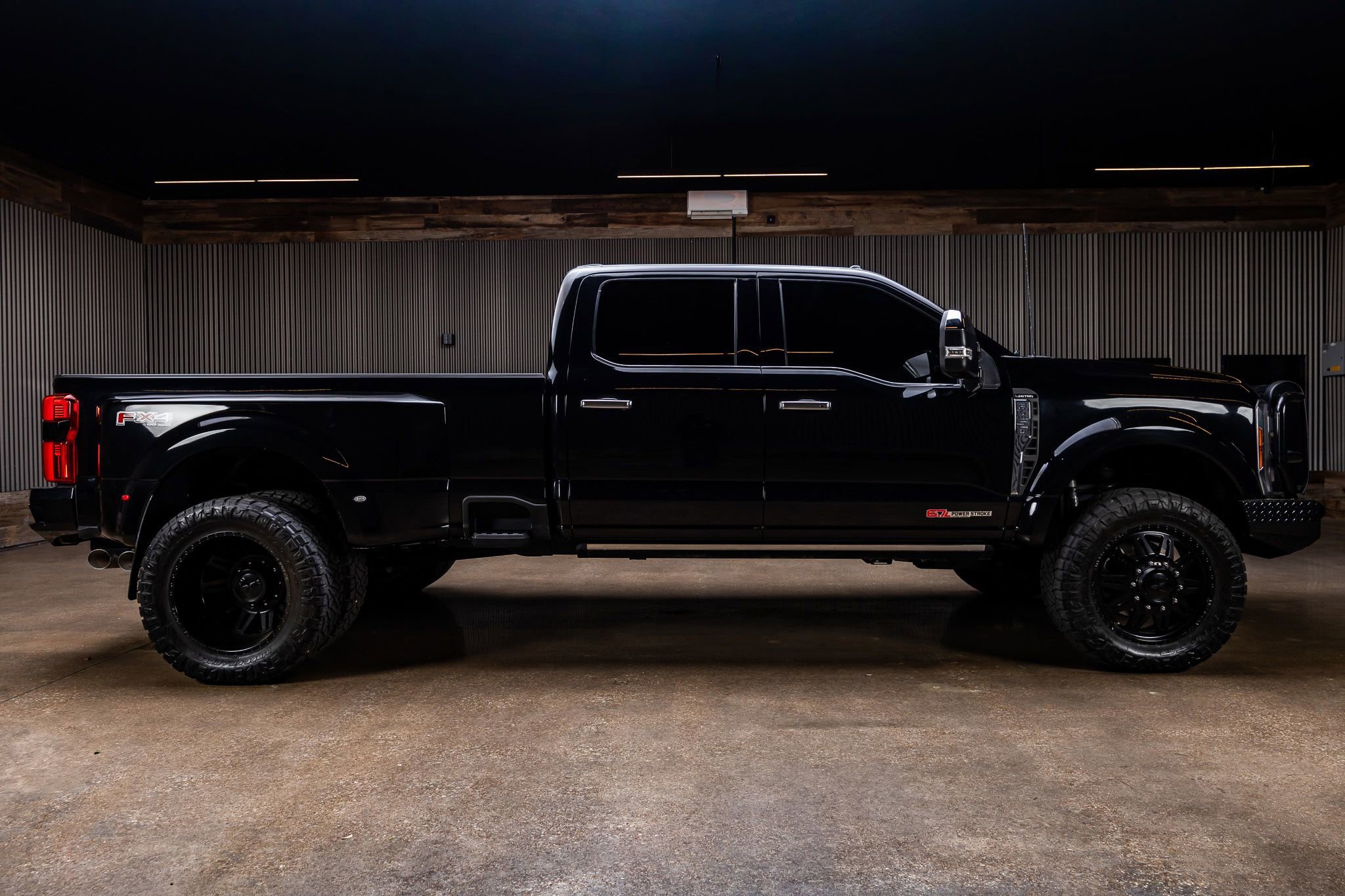 Used 2024 Ford F450 Limited w/ FX4 Off-Road Package AWD/4WD image 10