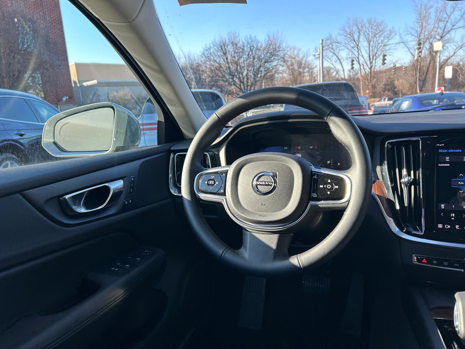 Used 2025 Volvo V60 B5 Cross Country Plus image 22