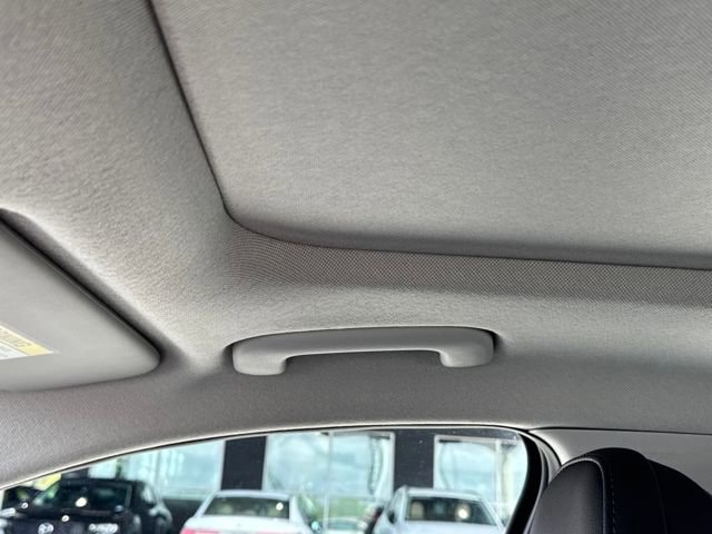 Used 2023 Hyundai Elantra Limited w/ Preferred Accessory Package image 16