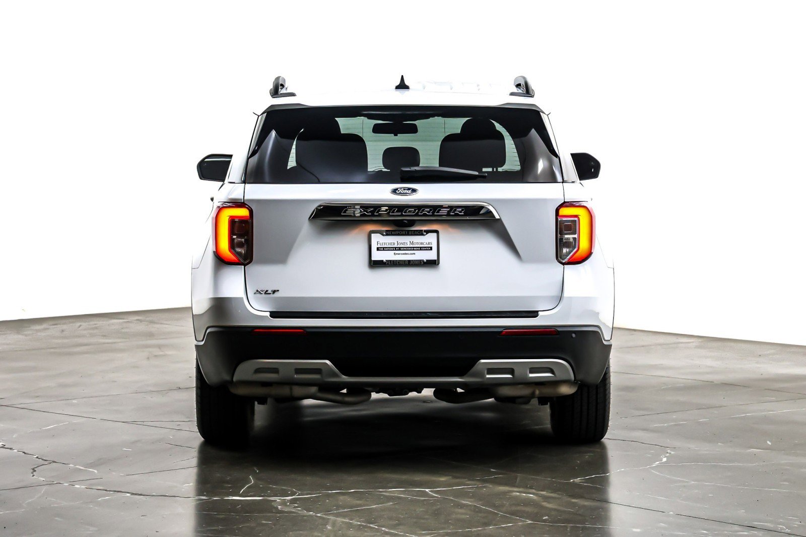 Used 2023 Ford Explorer XLT w/ Equipment Group 202A image 4