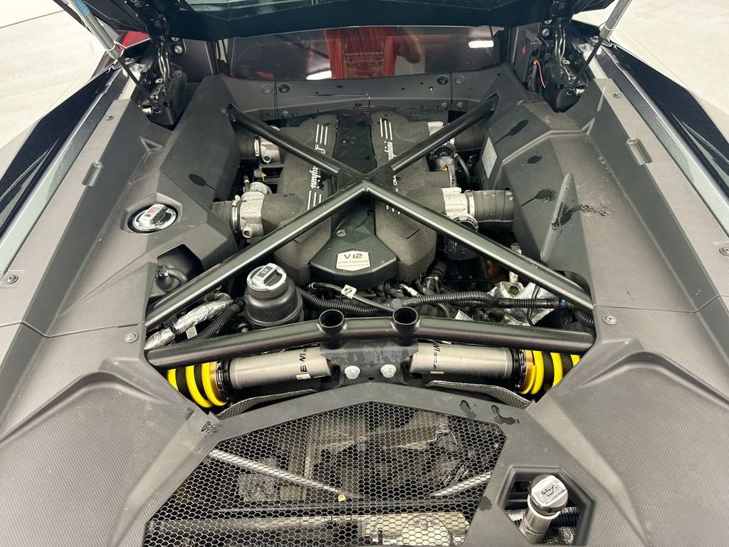 Used 2018 Lamborghini Aventador S image 30
