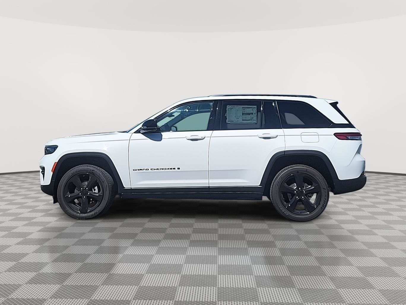 New 2025 Jeep Grand Cherokee Altitude image 17