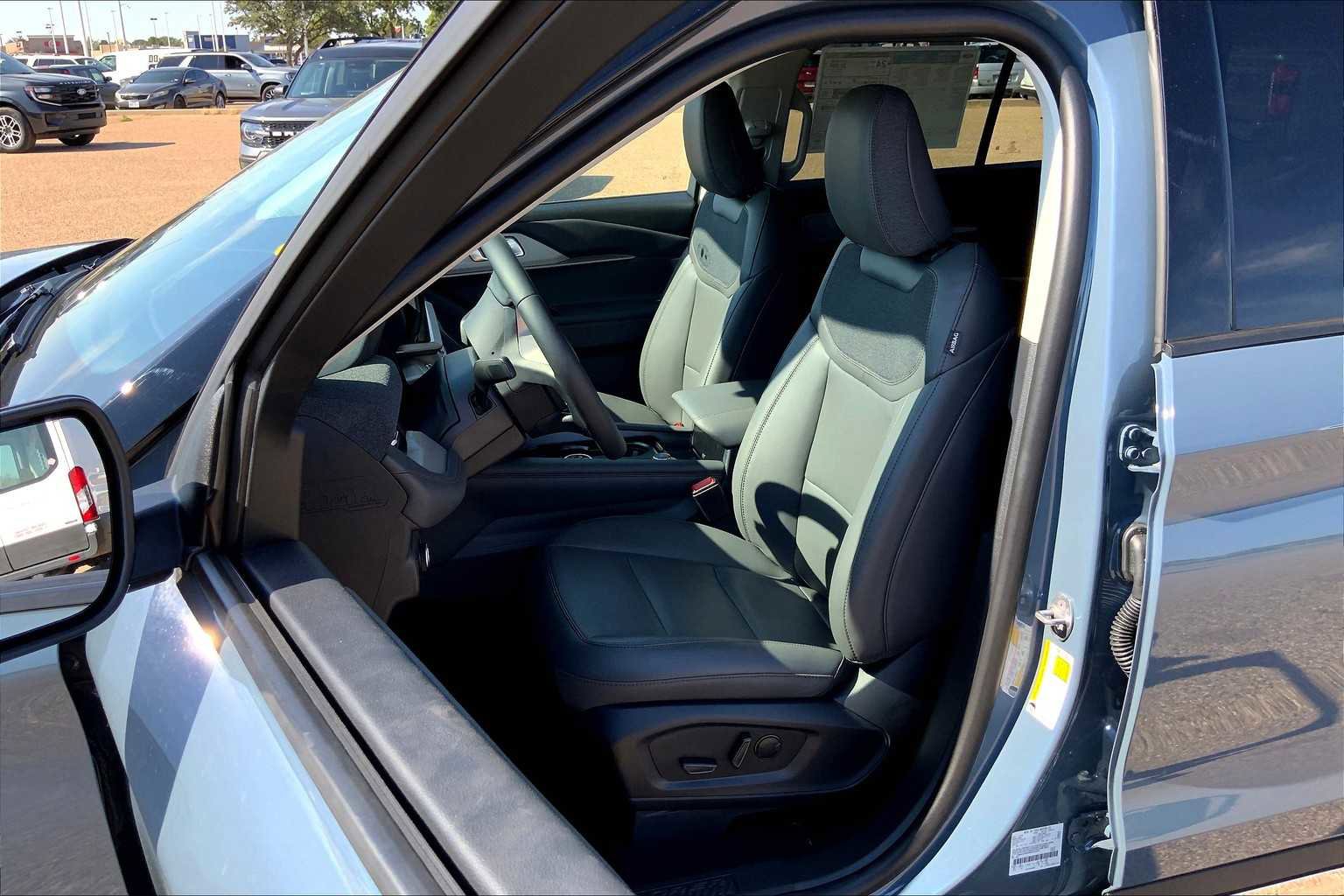 New 2025 Ford Explorer Active w/ Active Comfort Package image 9