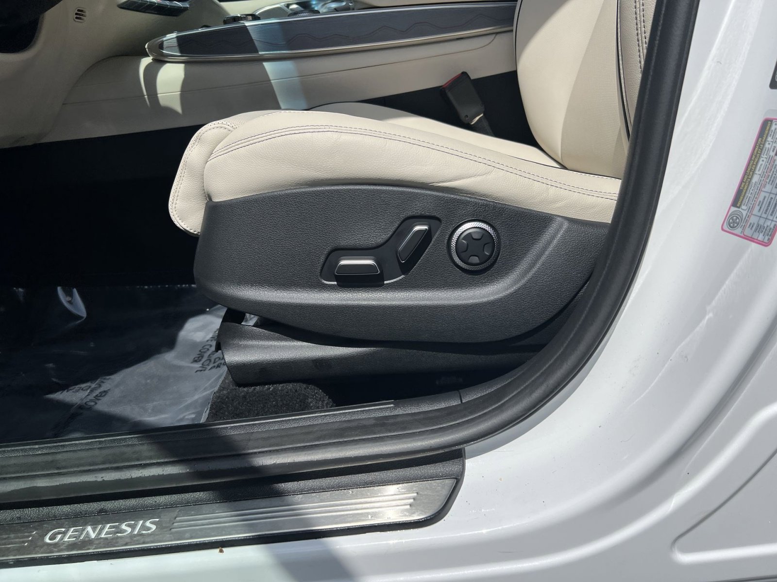 Used 2023 Genesis GV70 2.5T w/ Advanced Package image 22