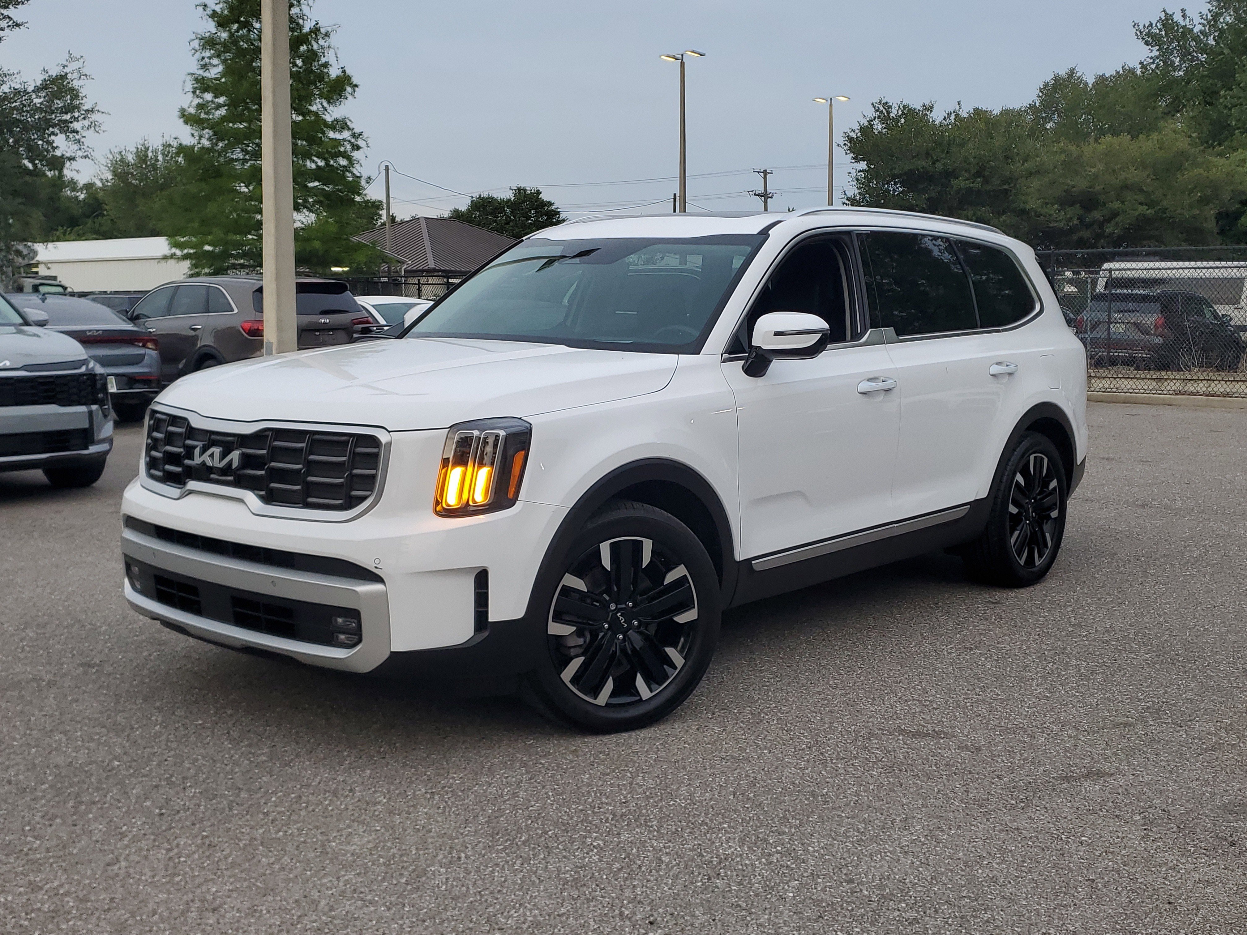 Used 2024 Kia Telluride SX Prestige w/ Towing Package