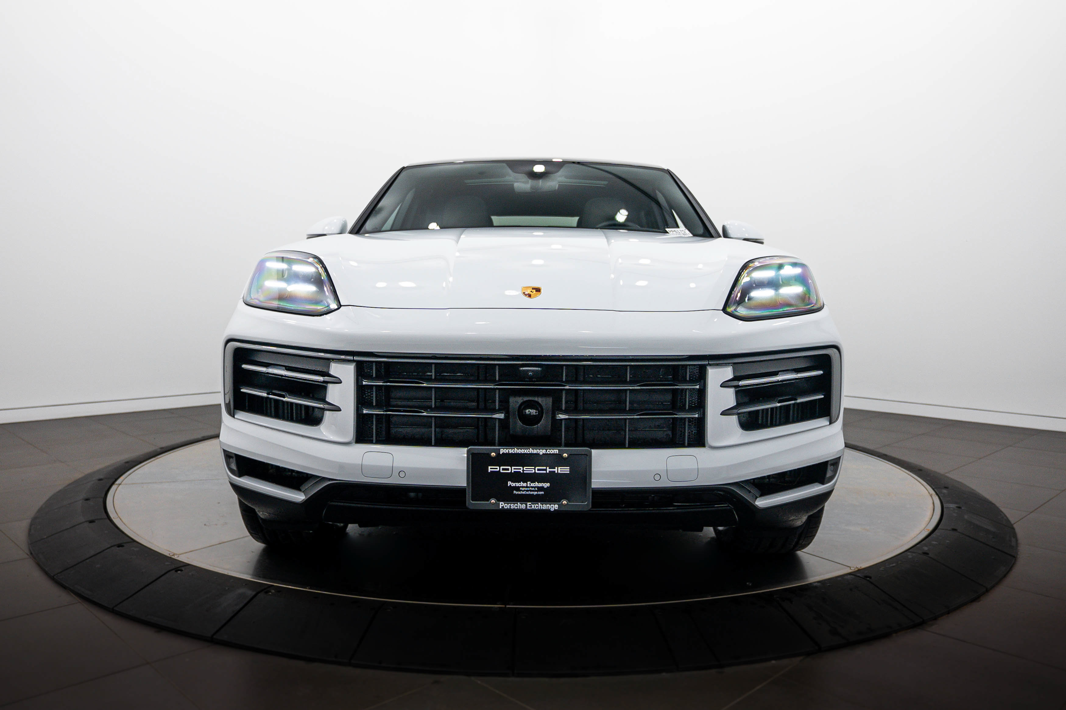 Certified 2025 Porsche Cayenne E-Hybrid Coupe AWD/4WD image 10