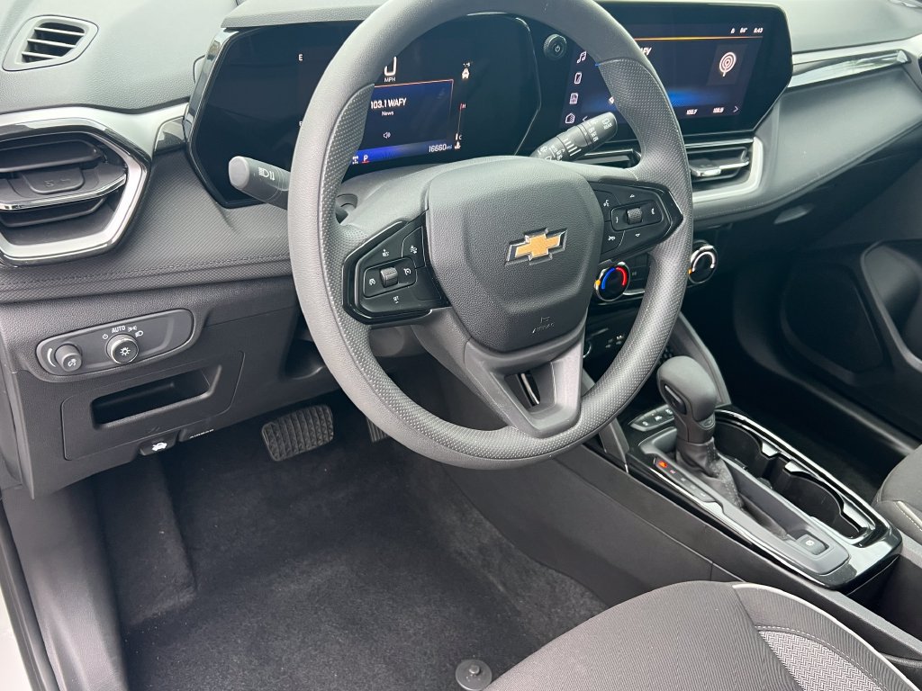 Used 2026 Chevrolet TrailBlazer LT AWD/4WD image 19