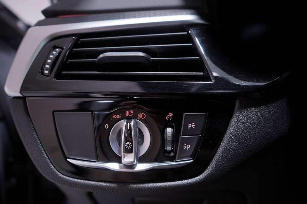 Used 2023 BMW M550i xDrive w/ Shadowloine Package image 19