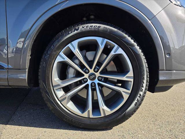 Certified 2025 Audi Q7 2.0T Premium w/ Convenience Plus Package AWD/4WD image 9