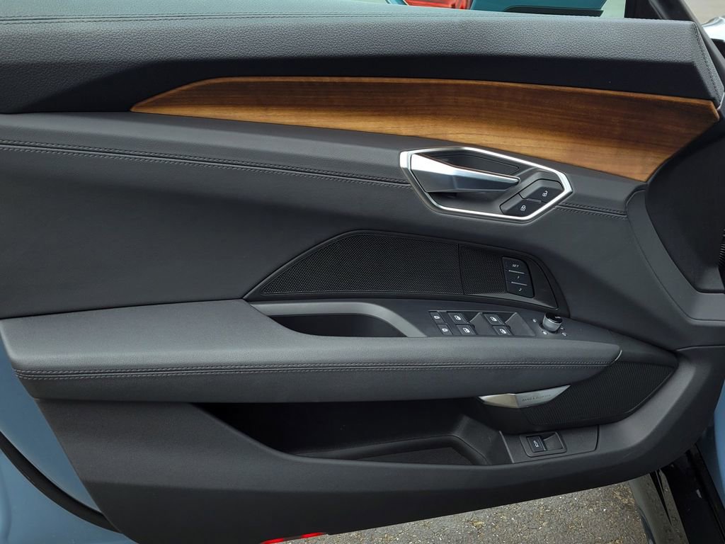 Used 2024 Audi e-tron GT Premium Plus image 12