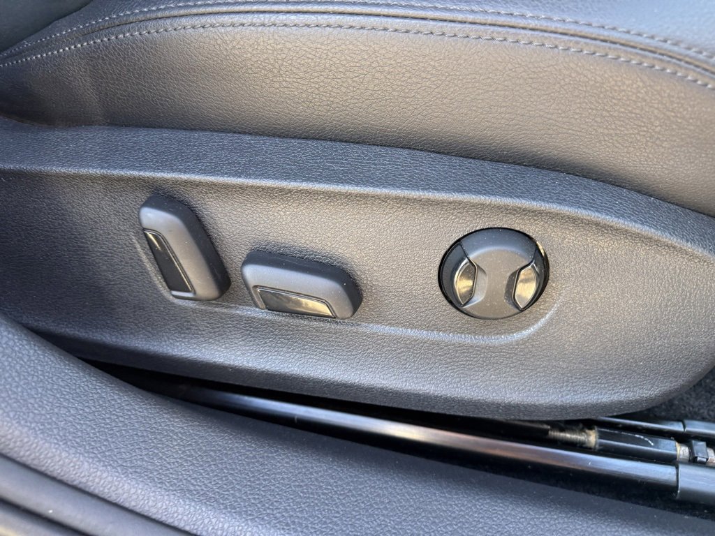 Used 2015 Volkswagen Passat TDI SEL Premium image 44