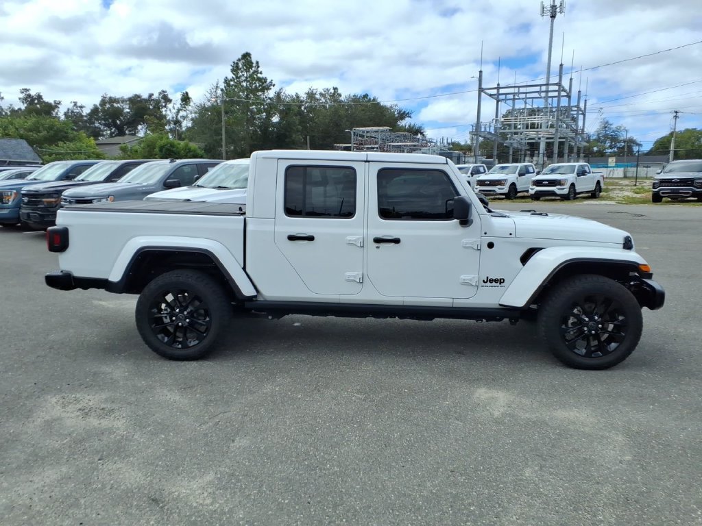 Used 2025 Jeep Gladiator Sport AWD/4WD image 8