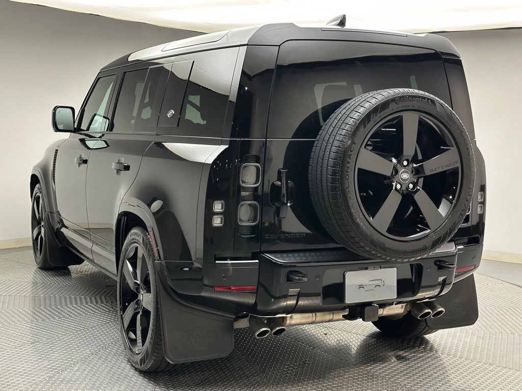 Certified 2024 Land Rover Defender 110 V8 AWD/4WD image 3