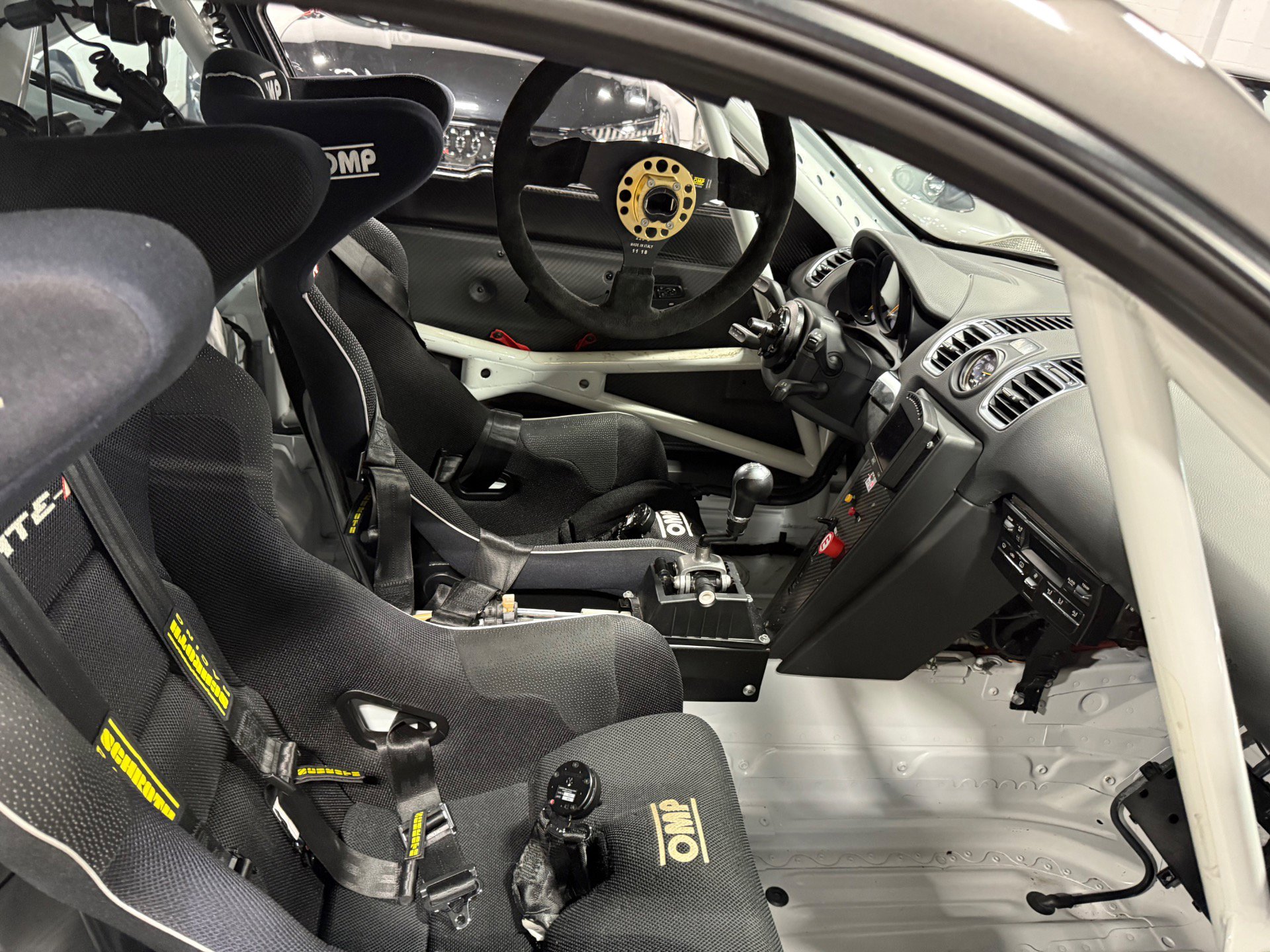 Used 2016 Porsche Cayman GT4 image 29