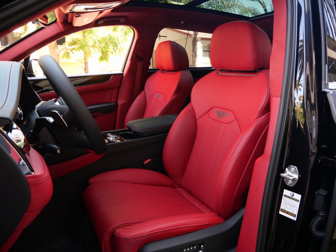 New 2025 Bentley Bentayga image 2