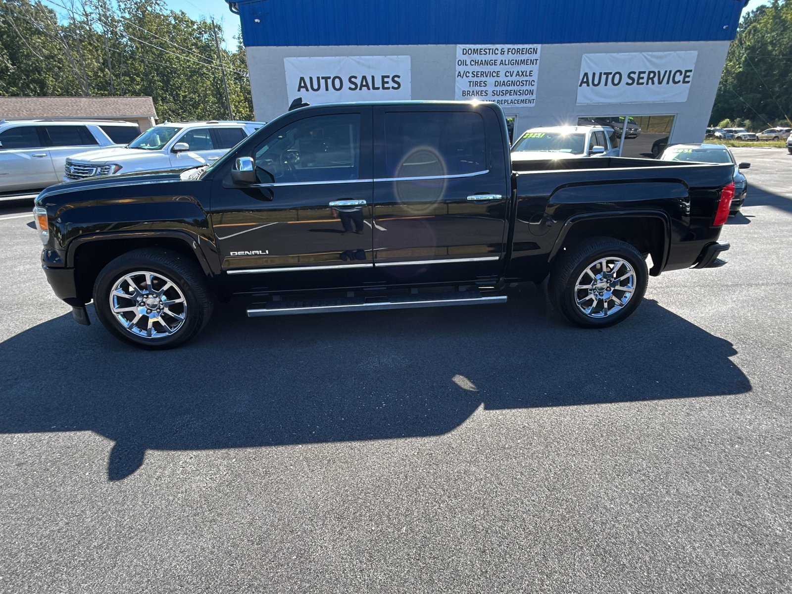 Used 2015 GMC Sierra 1500 Denali w/ Driver Alert Package RWD image 2