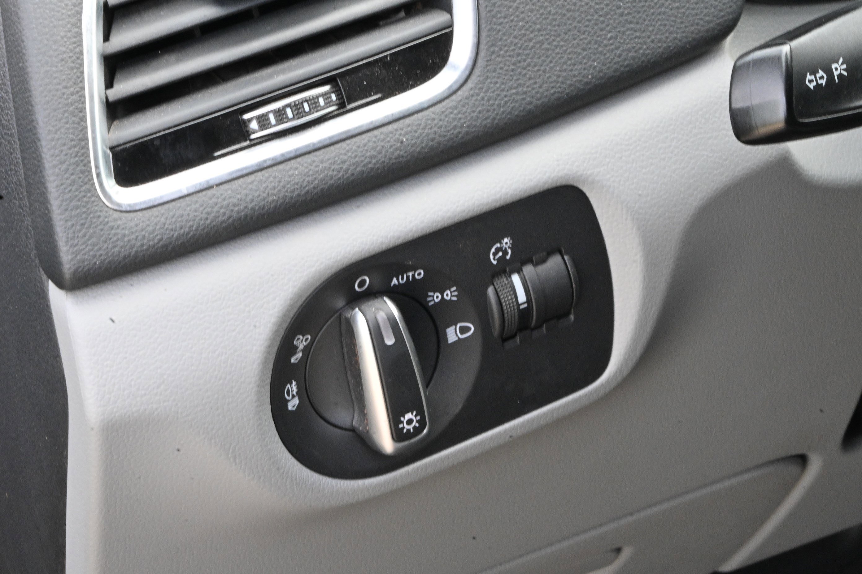 Used 2018 Audi Q3 2.0T Premium w/ Convenience Package image 26