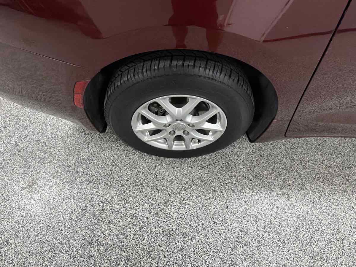 Used 2020 Chrysler Voyager Lxi FWD image 40
