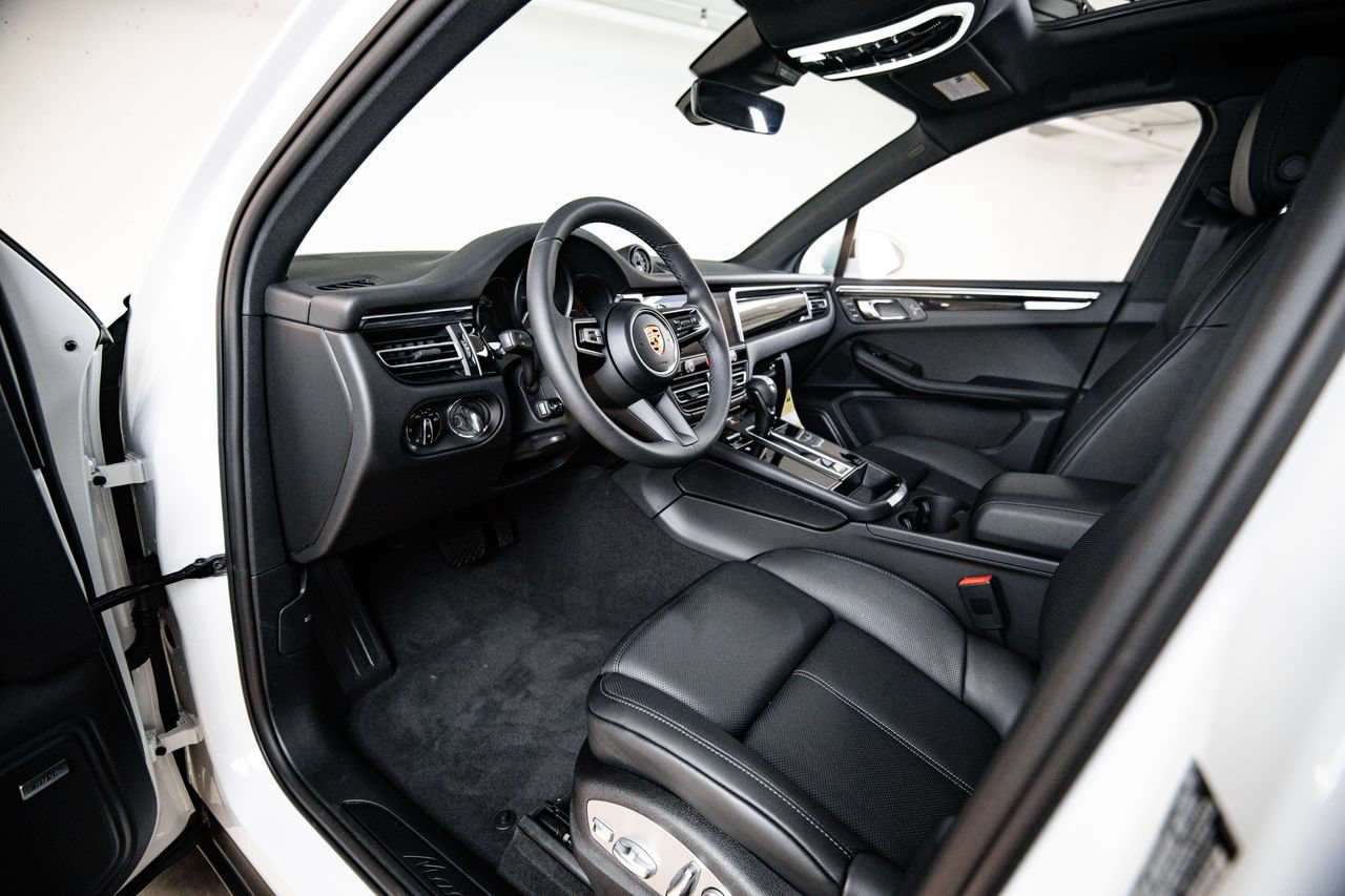New 2026 Porsche Macan AWD/4WD image 4
