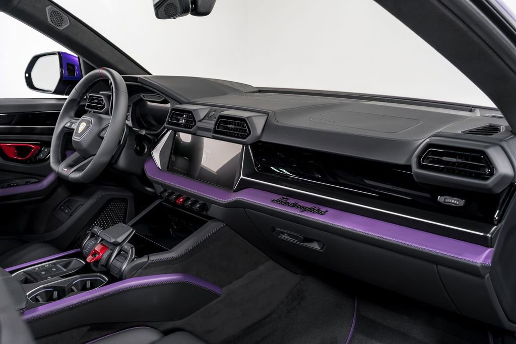 Used 2025 Lamborghini Urus SE image 38