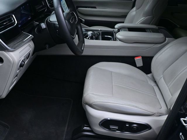 Used 2022 Jeep Wagoneer Series III w/ Flexible Seating Group image 18