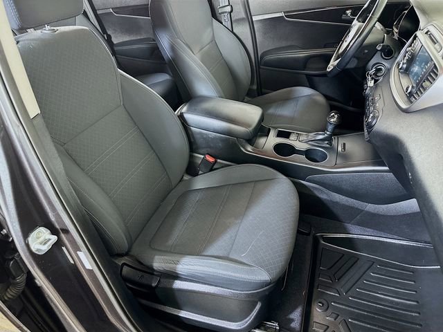 Used 2017 Kia Sorento LX w/ LX V6 Convenience Package image 11
